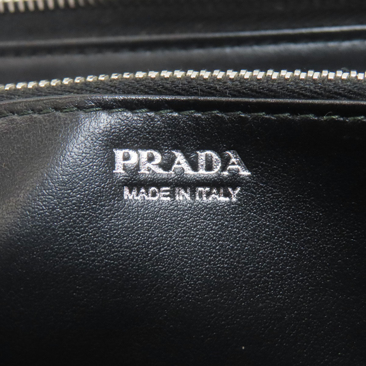 PRADA プラダ トライアングル 長財布（小銭入れあり） レザー レディース 中古