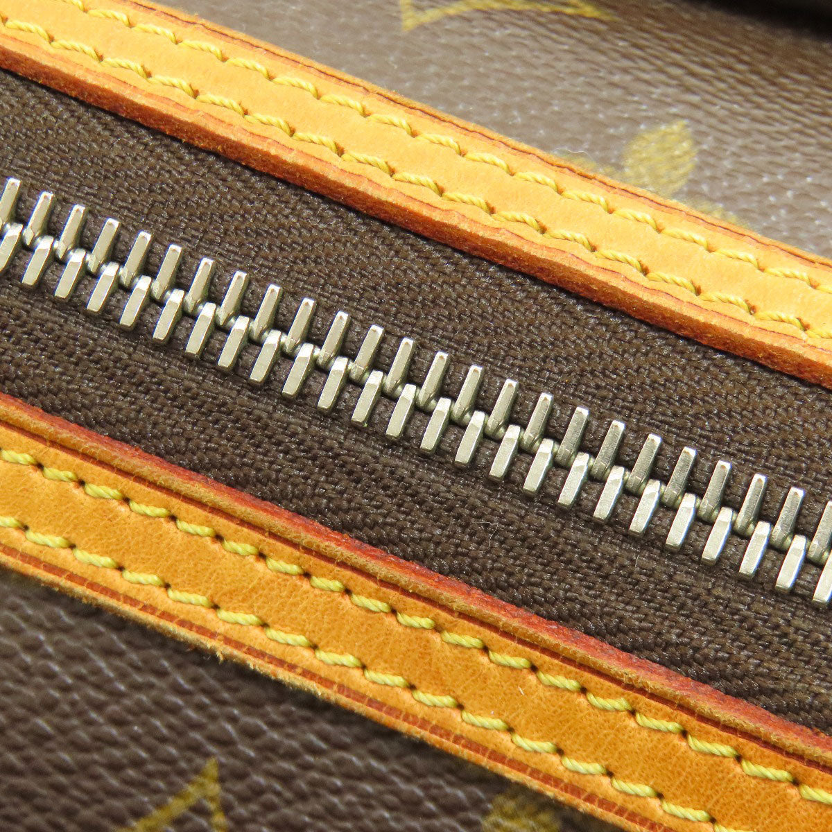 LOUIS VUITTON ルイヴィトン M40077 ティカルGM ショルダーバッグ モノグラムキャンバス レディース 中古
