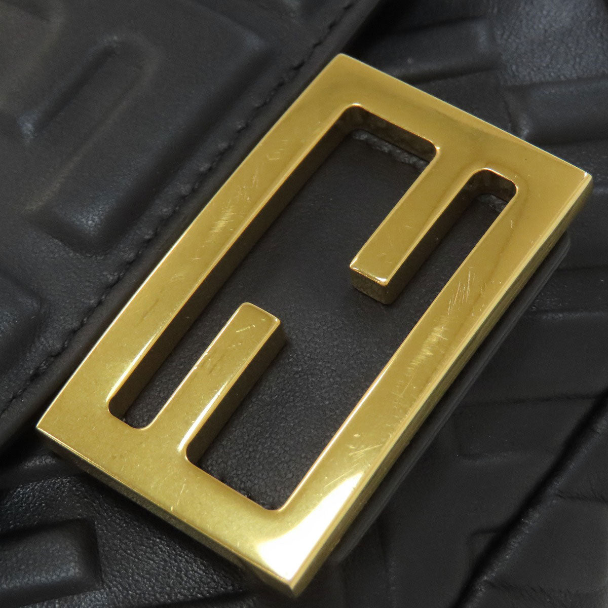 FENDI フェンディ チェーンショルダー ショルダーバッグ カーフ レディース 中古