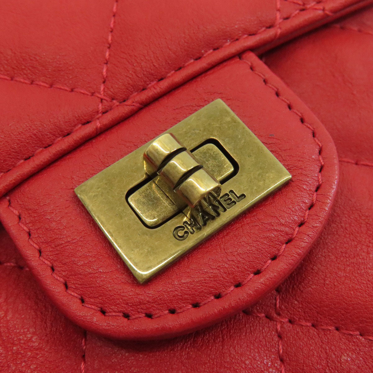 CHANEL シャネル 2.55 マトラッセ コンパクトウォレット ゴールド金具 二つ折り財布（小銭入れあり） カーフ レディース 中古