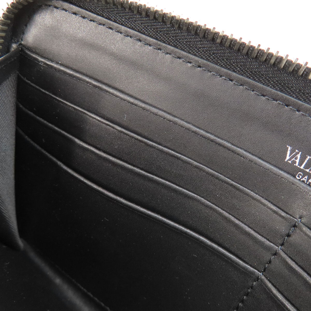 VALENTINO GARAVANI ヴァレンチノガラバーニ ロゴ 長財布（小銭入れあり） レザー レディース 中古