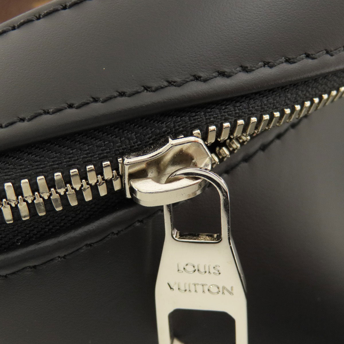 LOUIS VUITTON ルイヴィトン M41530 ジョッシュ モノグラム リュック・デイパック モノグラムキャンバス メンズ 中古