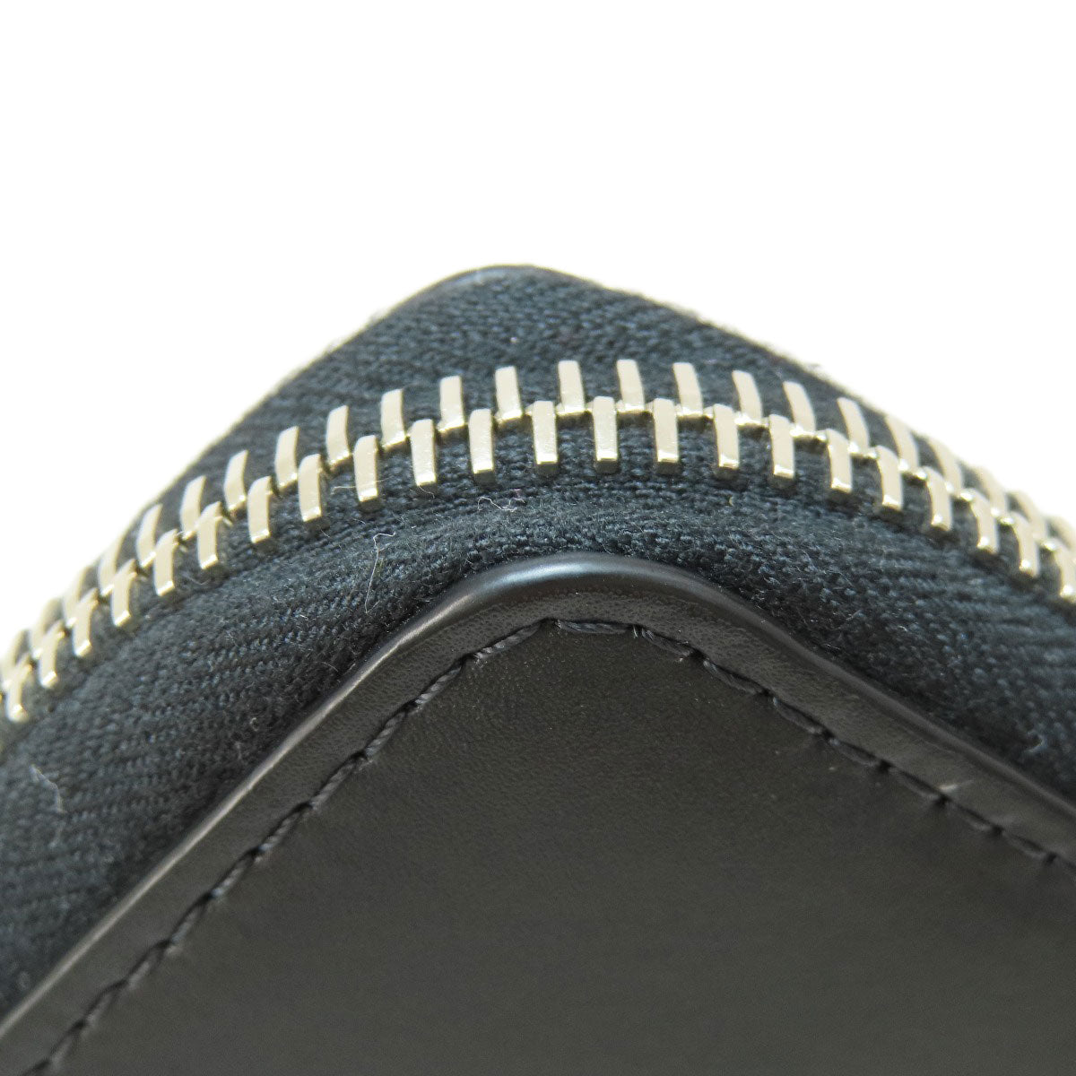 VALENTINO GARAVANI ヴァレンチノガラバーニ ロゴ 二つ折り財布（小銭入れあり） レザー レディース 中古