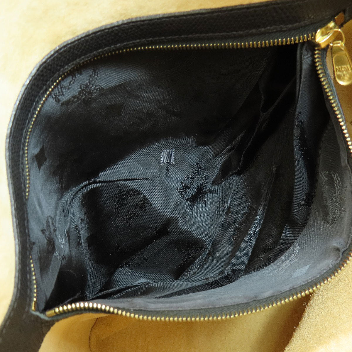 MCM エム・シー・エム ロゴ金具 ショルダーバッグ レザー レディース 中古