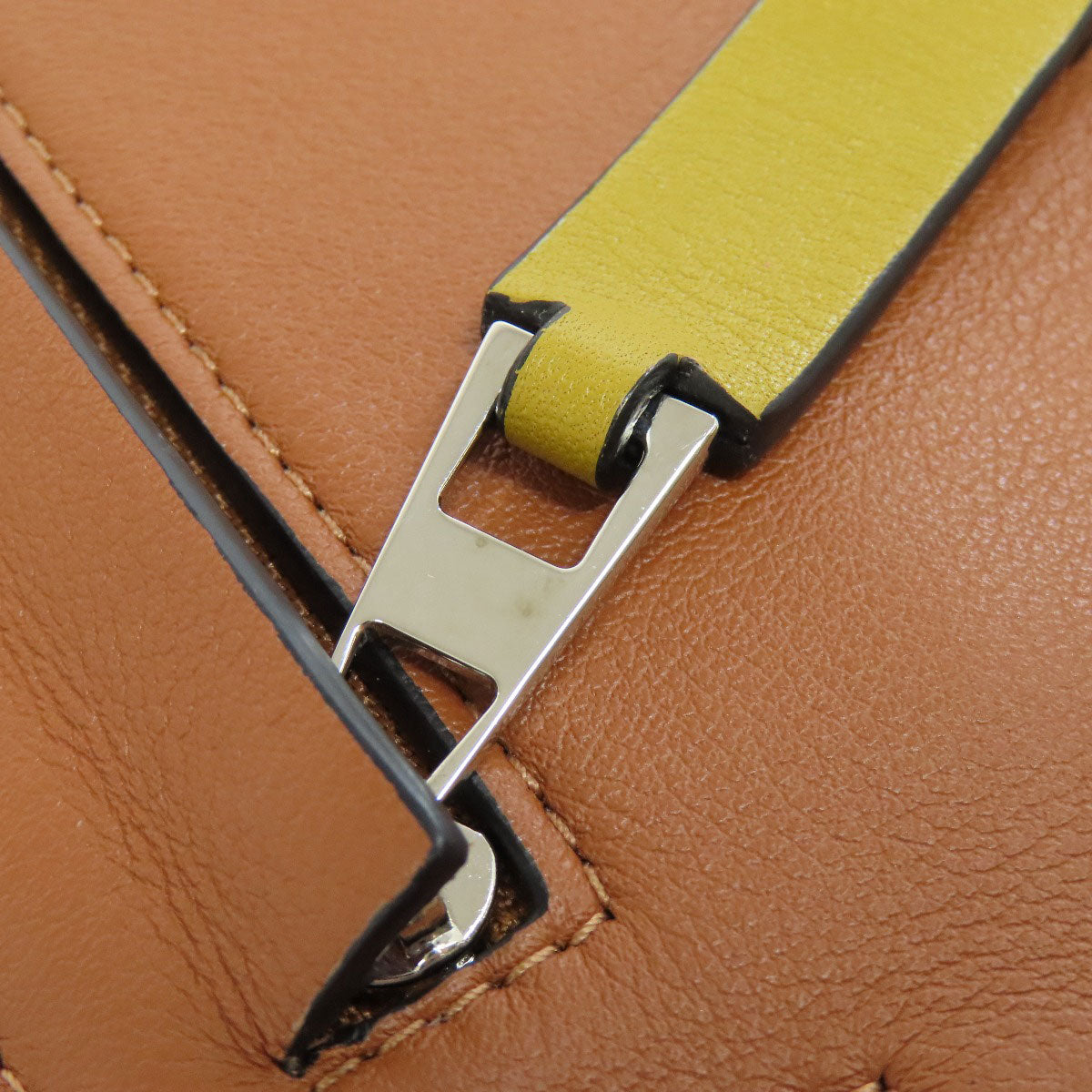 LOEWE ロエベ Tポーチ アナグラム アクセサリーポーチ カーフ レディース 中古