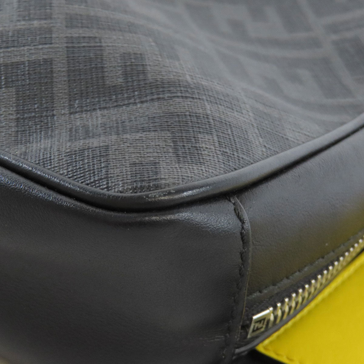 FENDI フェンディ ズッカ柄 ボディバッグ PVC レディース 中古