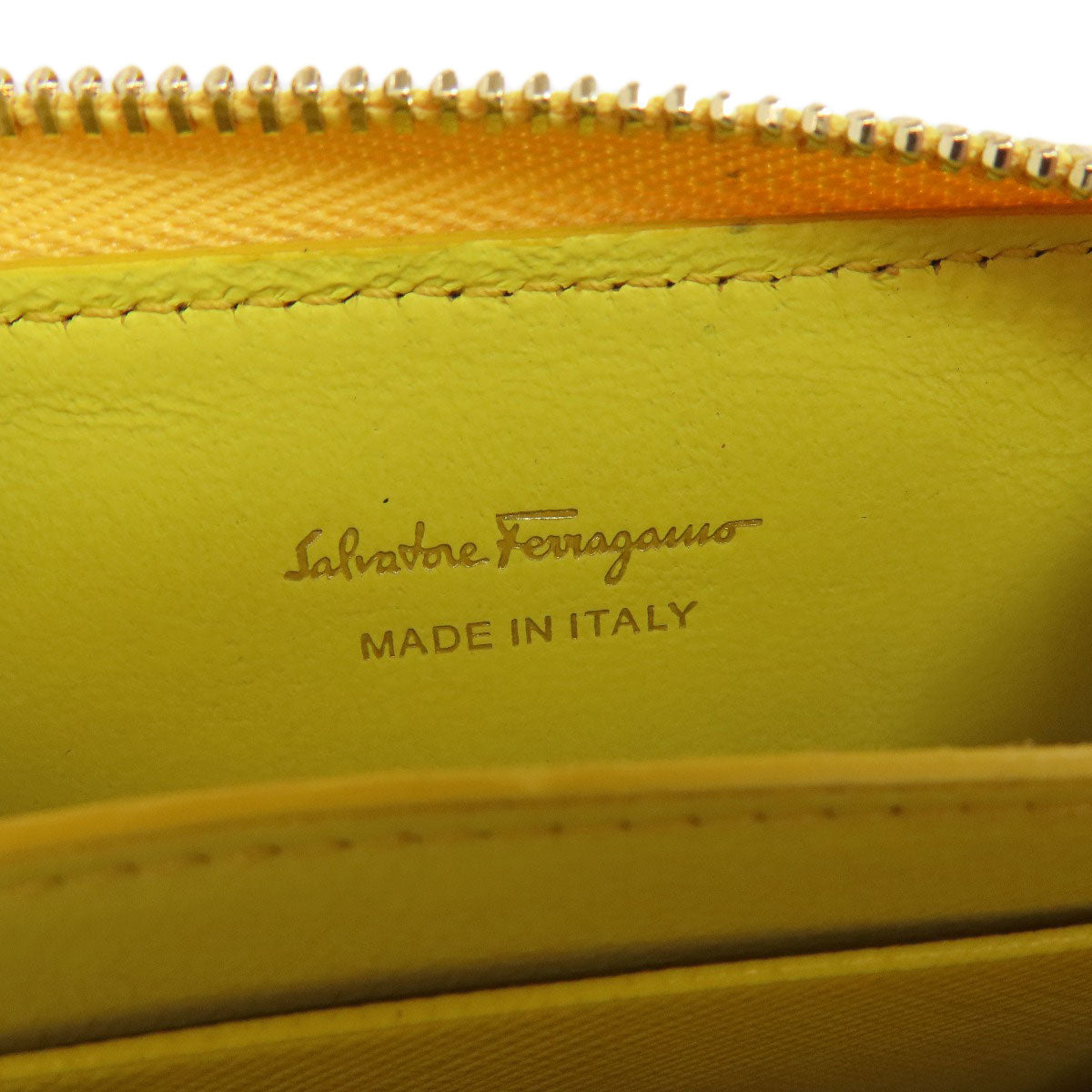Salvatore Ferragamo サルヴァトーレフェラガモ ヴァラリボン コインケース レザー レディース 中古
