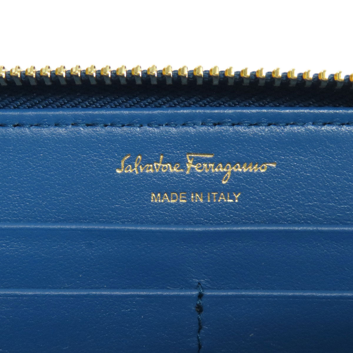 Salvatore Ferragamo サルヴァトーレフェラガモ スタッズ 長財布（小銭入れあり） レザー レディース 中古