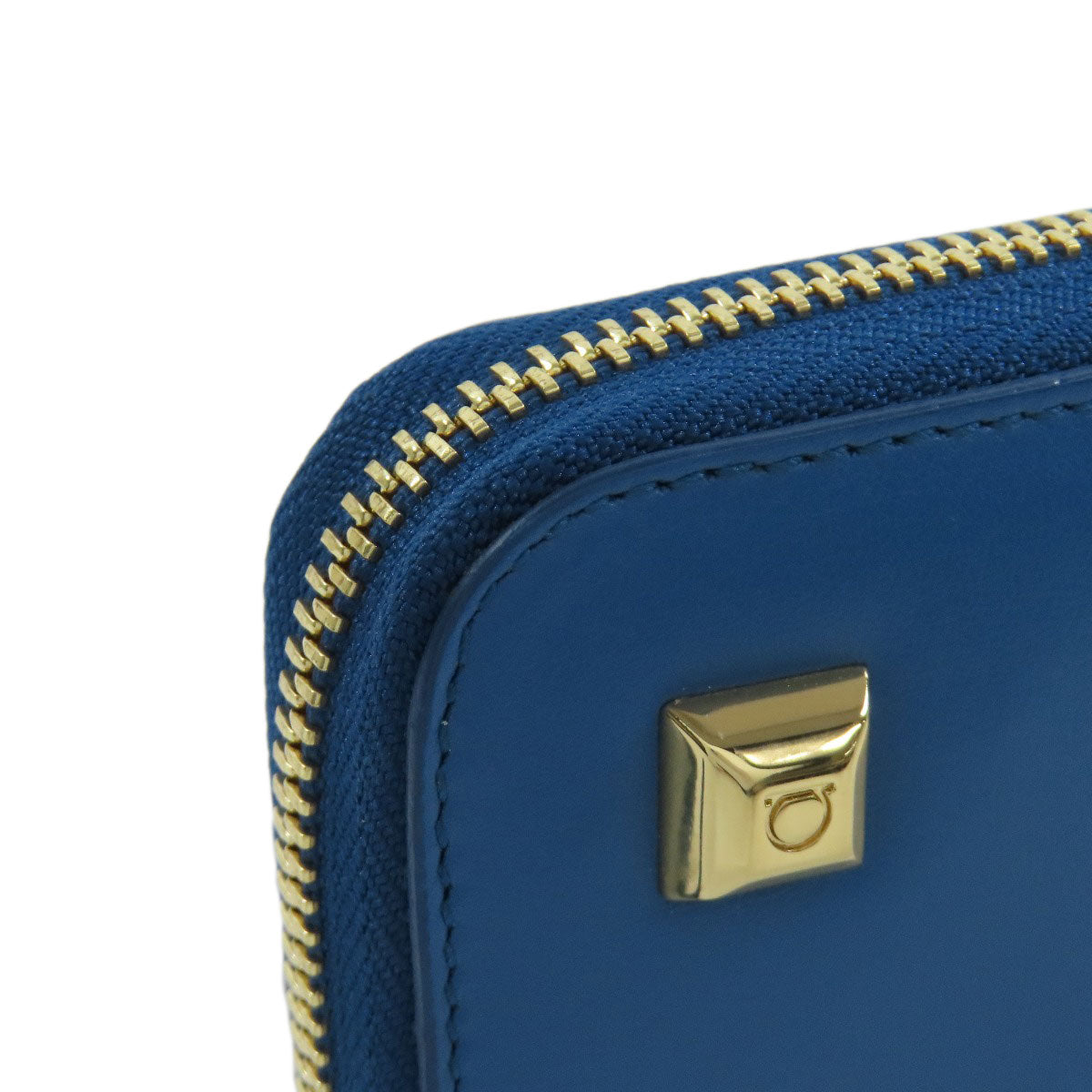 Salvatore Ferragamo サルヴァトーレフェラガモ スタッズ 長財布（小銭入れあり） レザー レディース 中古