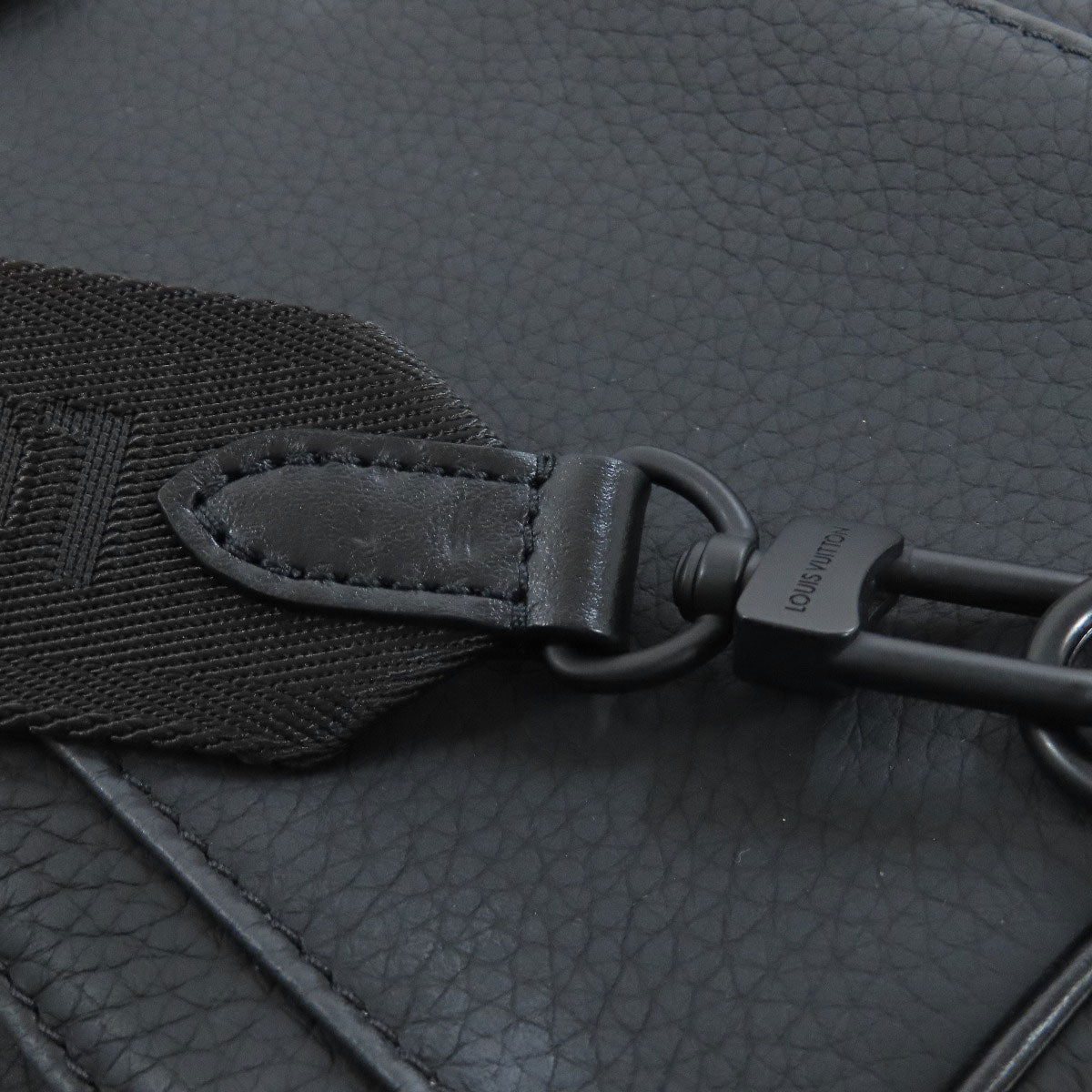 LOUIS VUITTON ルイヴィトン M58495 クリストファー XS ボディバッグ トリヨン レディース 中古