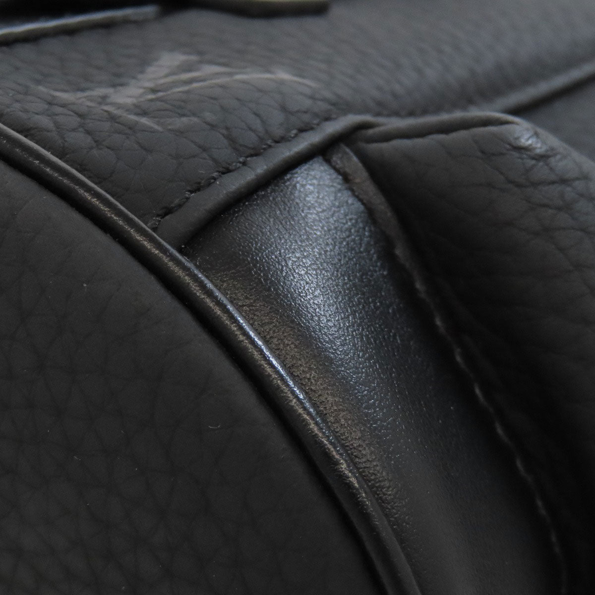 LOUIS VUITTON ルイヴィトン M58495 クリストファー XS ボディバッグ トリヨン レディース 中古