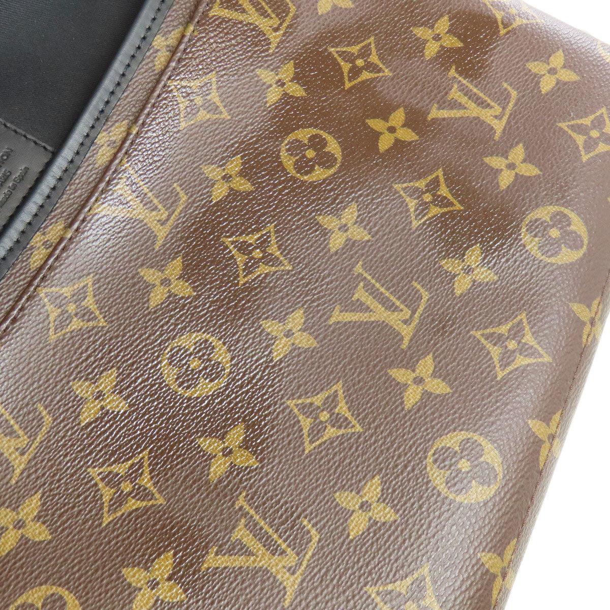 LOUIS VUITTON ルイヴィトン M45557 マグネティック メッセンジャー ショルダーバッグ モノグラムマカサー レディース 中古