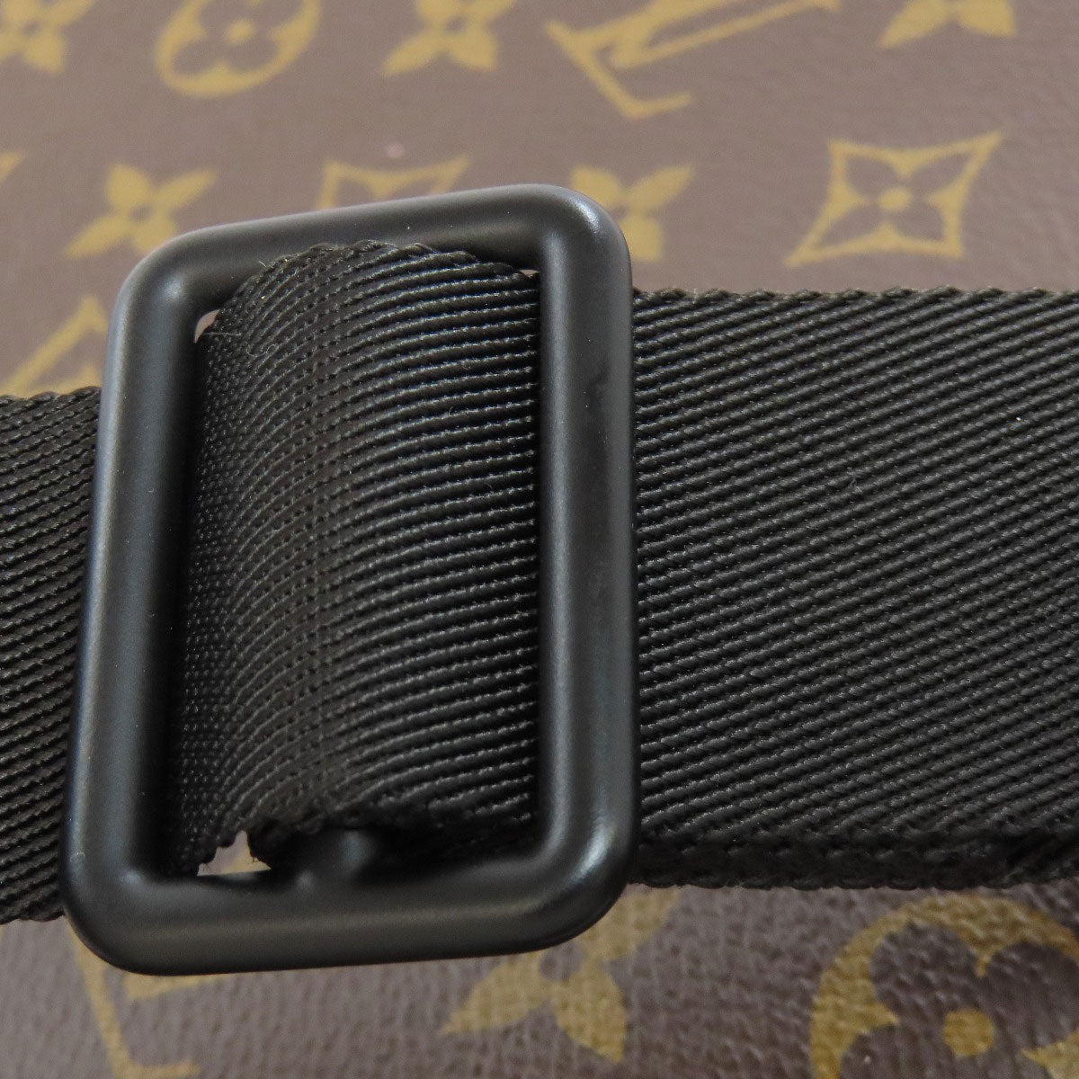 LOUIS VUITTON ルイヴィトン M45557 マグネティック メッセンジャー ショルダーバッグ モノグラムマカサー レディース 中古
