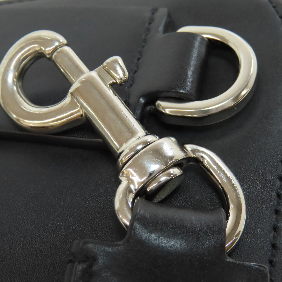 VALENTINO バレンティノ ロゴ ショルダーバッグ レザー レディース 中古