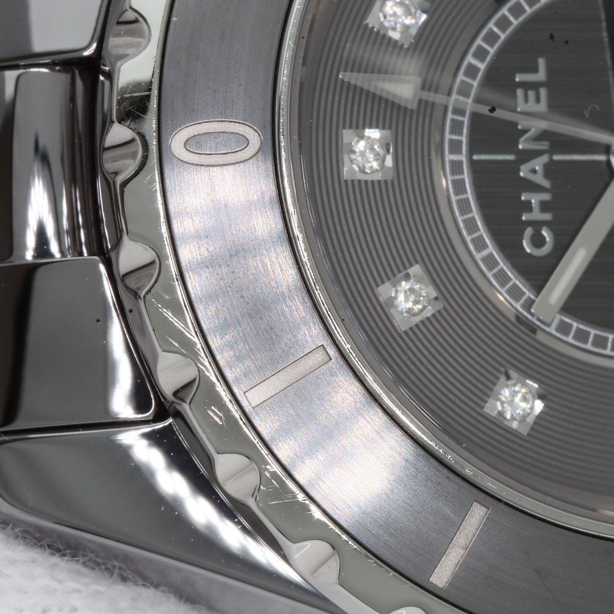 CHANEL シャネル H3241 J12 33mm クロマティック 33mm 12P ダイヤモンド 腕時計 チタンセラミック レディース 中古