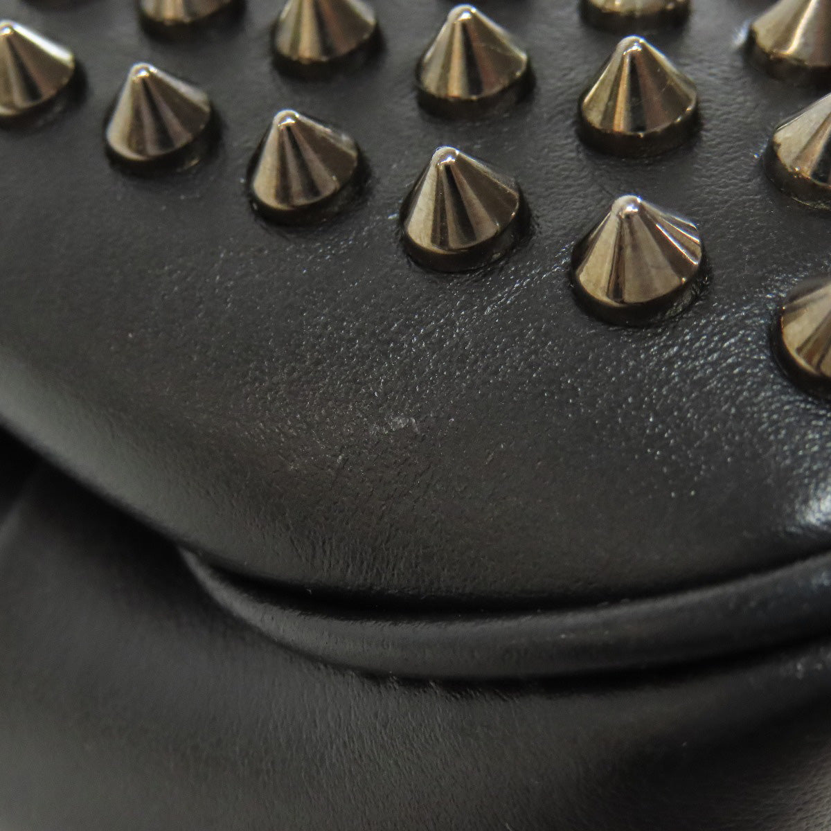 Christian Louboutin クリスチャンルブタン スパイク ショルダーバッグ レザー レディース 中古