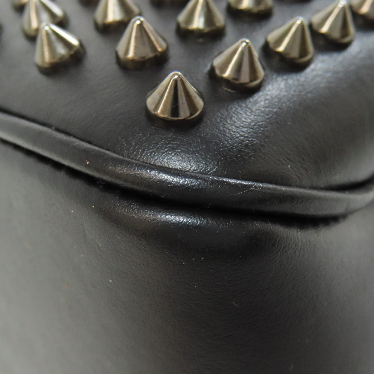 Christian Louboutin クリスチャンルブタン スパイク ショルダーバッグ レザー レディース 中古