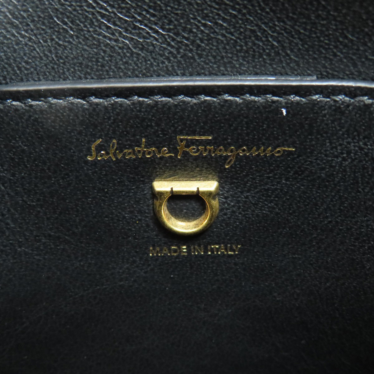 Salvatore Ferragamo サルヴァトーレフェラガモ ガンチーニ金具 ショルダーバッグ レザー レディース 中古