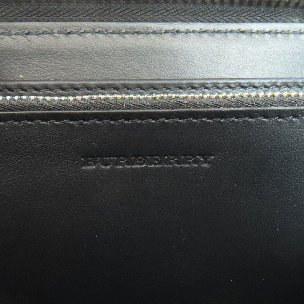 BURBERRY バーバリー チェーンモチーフ 長財布（小銭入れあり） レザー レディース 中古