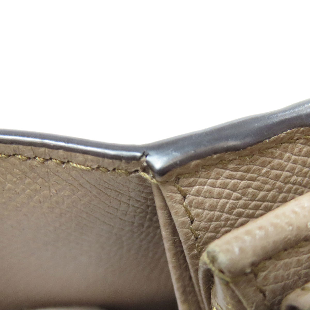 Salvatore Ferragamo サルヴァトーレフェラガモ ガンチーニ金具モチーフ 二つ折り財布（小銭入れあり） レザー レディース 中古
