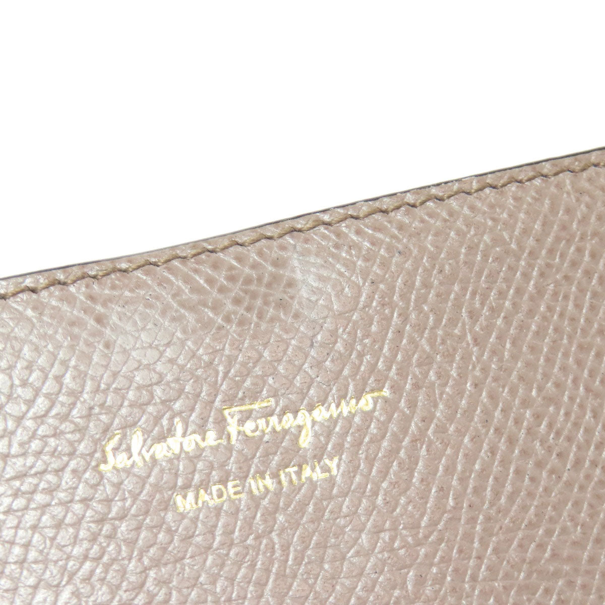 Salvatore Ferragamo サルヴァトーレフェラガモ ガンチーニ金具モチーフ 二つ折り財布（小銭入れあり） レザー レディース 中古