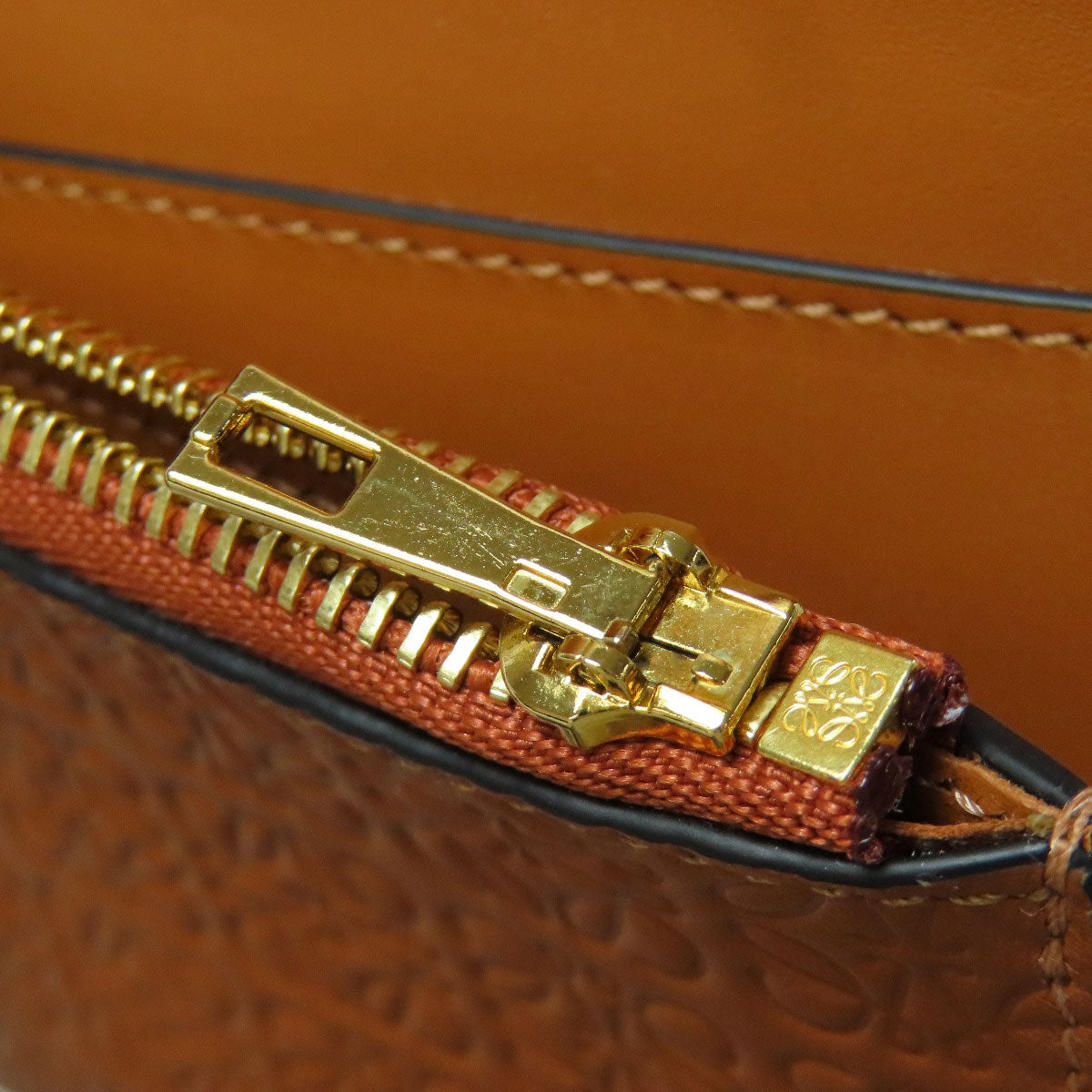 LOEWE ロエベ リピート バーティカル ウォレット スモール 二つ折り財布（小銭入れあり） カーフ レディース 中古