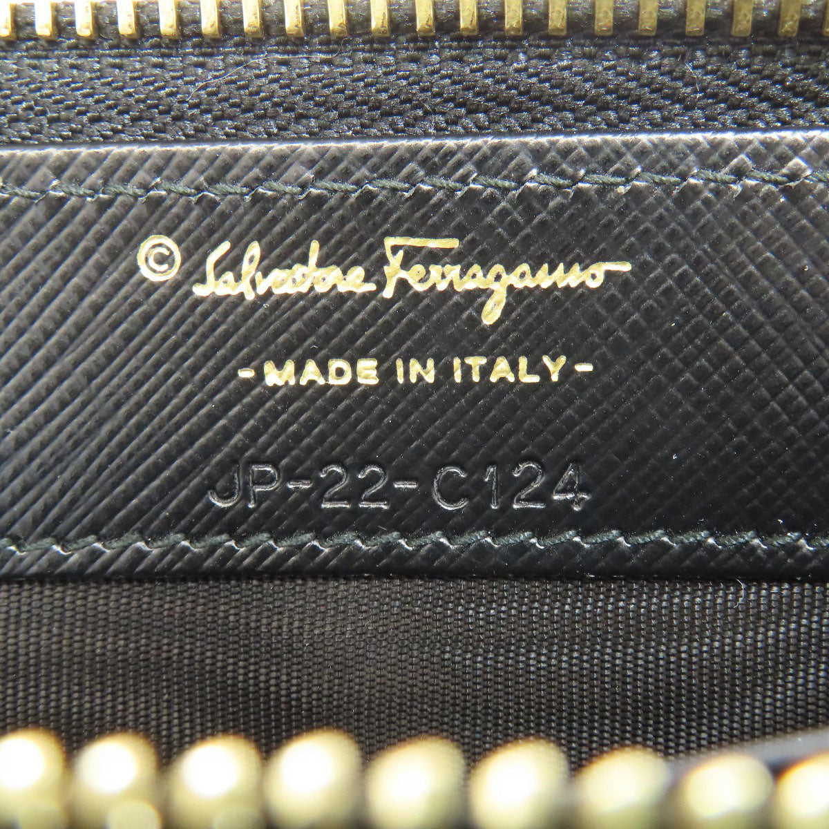Salvatore Ferragamo サルヴァトーレフェラガモ ヴァラリボン 長財布（小銭入れあり） レザー レディース 中古