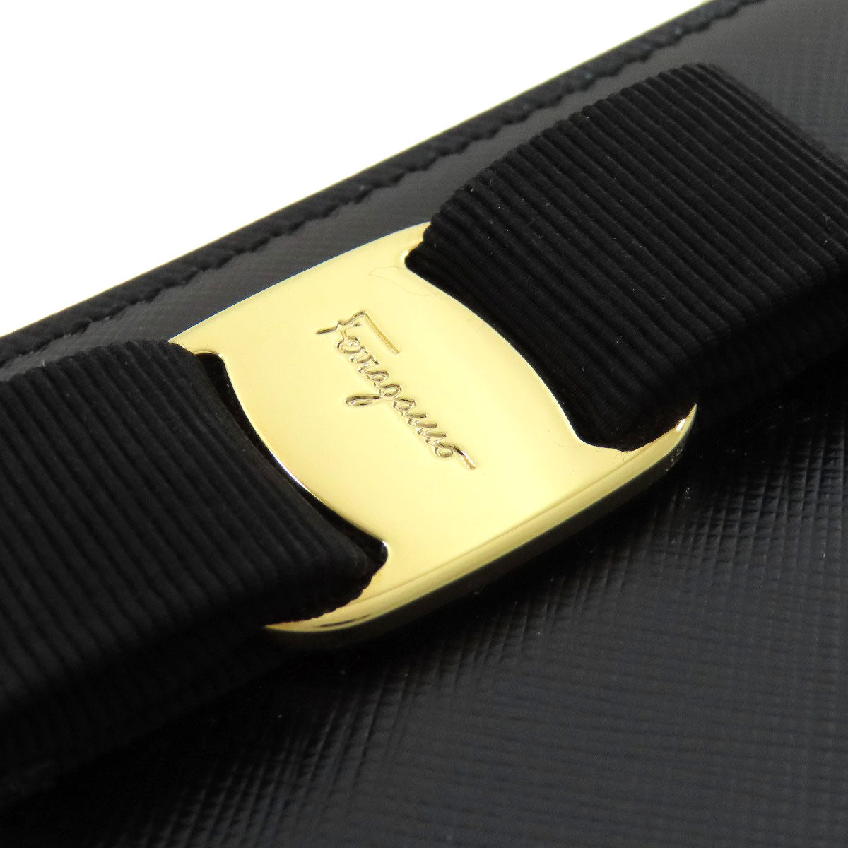 Salvatore Ferragamo サルヴァトーレフェラガモ ヴァラリボン 長財布（小銭入れあり） レザー レディース 中古