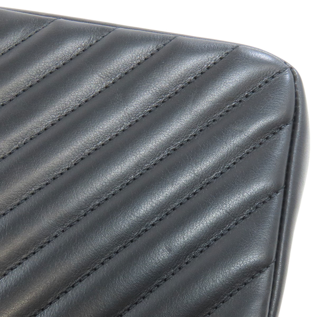 CHANEL シャネル チェーンショルダー Vステッチ ゴールド金具 ショルダーバッグ ラムスキン レディース 中古