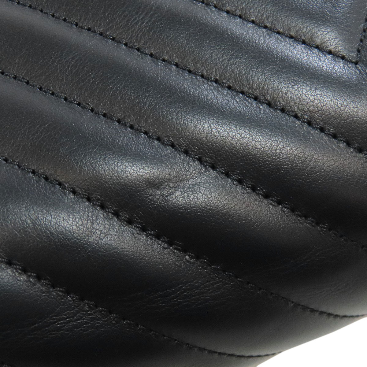 CHANEL シャネル チェーンショルダー Vステッチ ゴールド金具 ショルダーバッグ ラムスキン レディース 中古