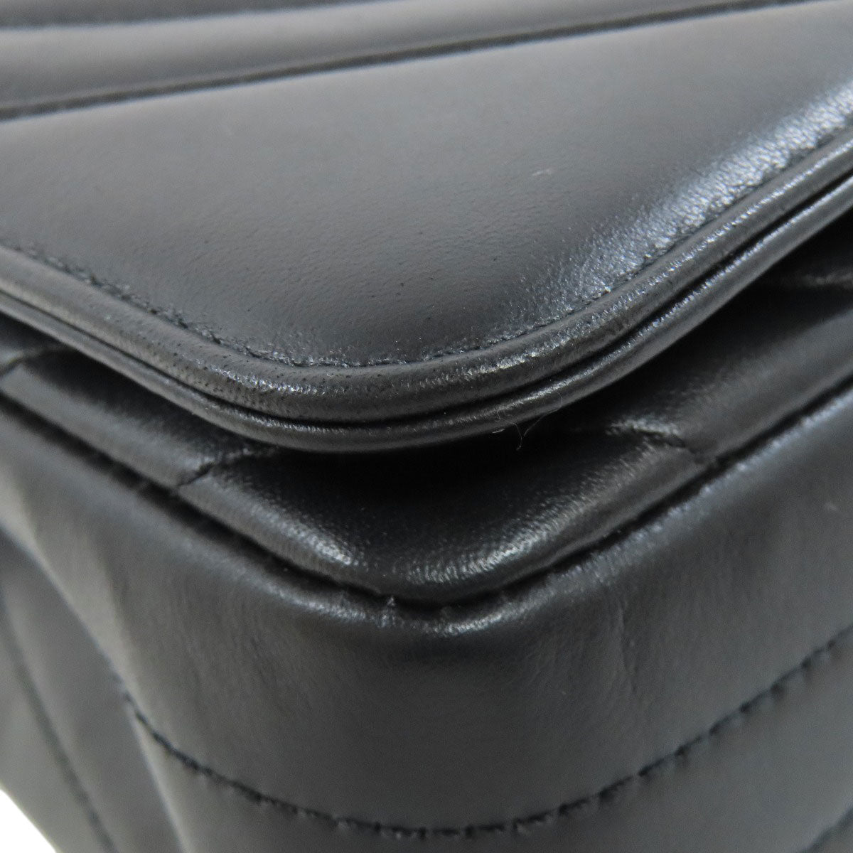 CHANEL シャネル チェーンショルダー Vステッチ ゴールド金具 ショルダーバッグ ラムスキン レディース 中古