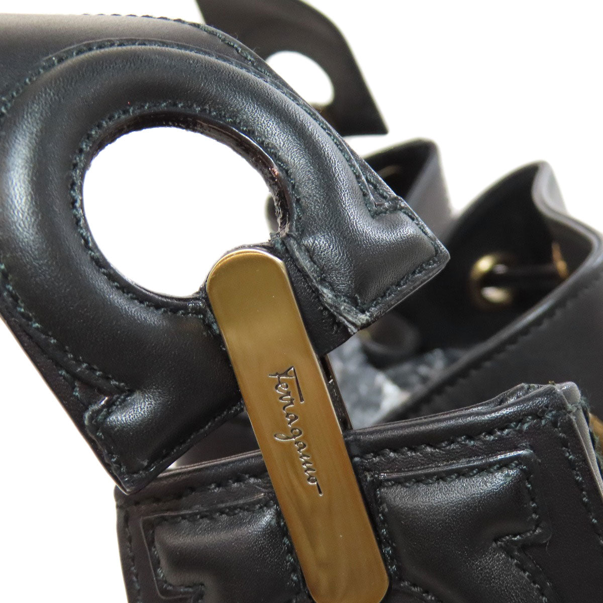 Salvatore Ferragamo サルヴァトーレフェラガモ ワンショルダー 巾着 ショルダーバッグ レザー レディース 中古