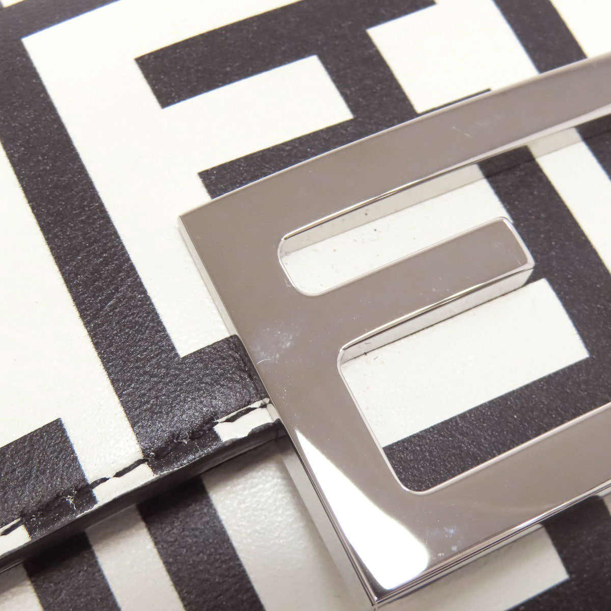 FENDI フェンディ マークジェイコブスコラボ バゲット フォンポーチ 2WAY ショルダーバッグ カーフ レディース 中古