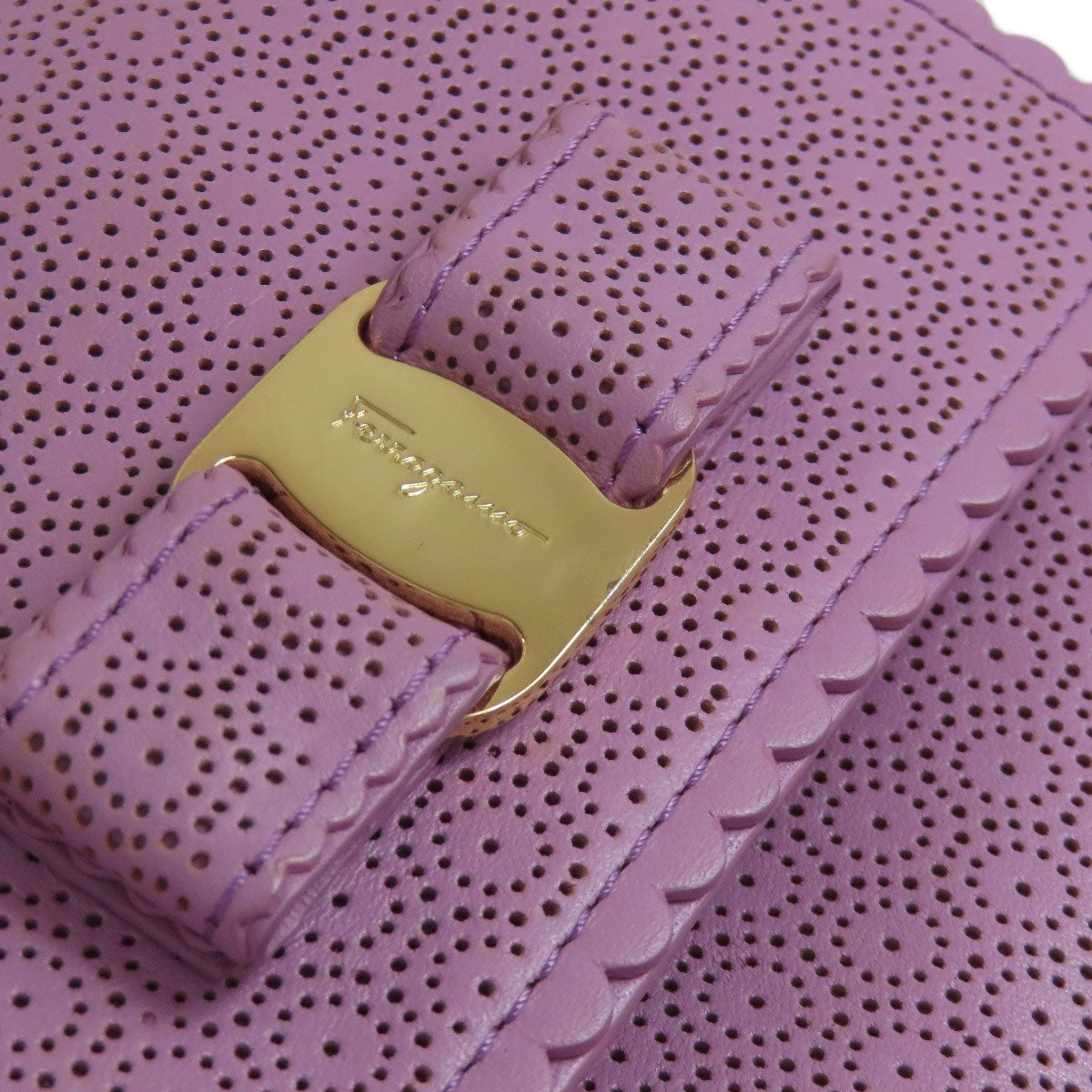Salvatore Ferragamo サルヴァトーレフェラガモ ヴァラリボン ショルダーバッグ レザー レディース 中古