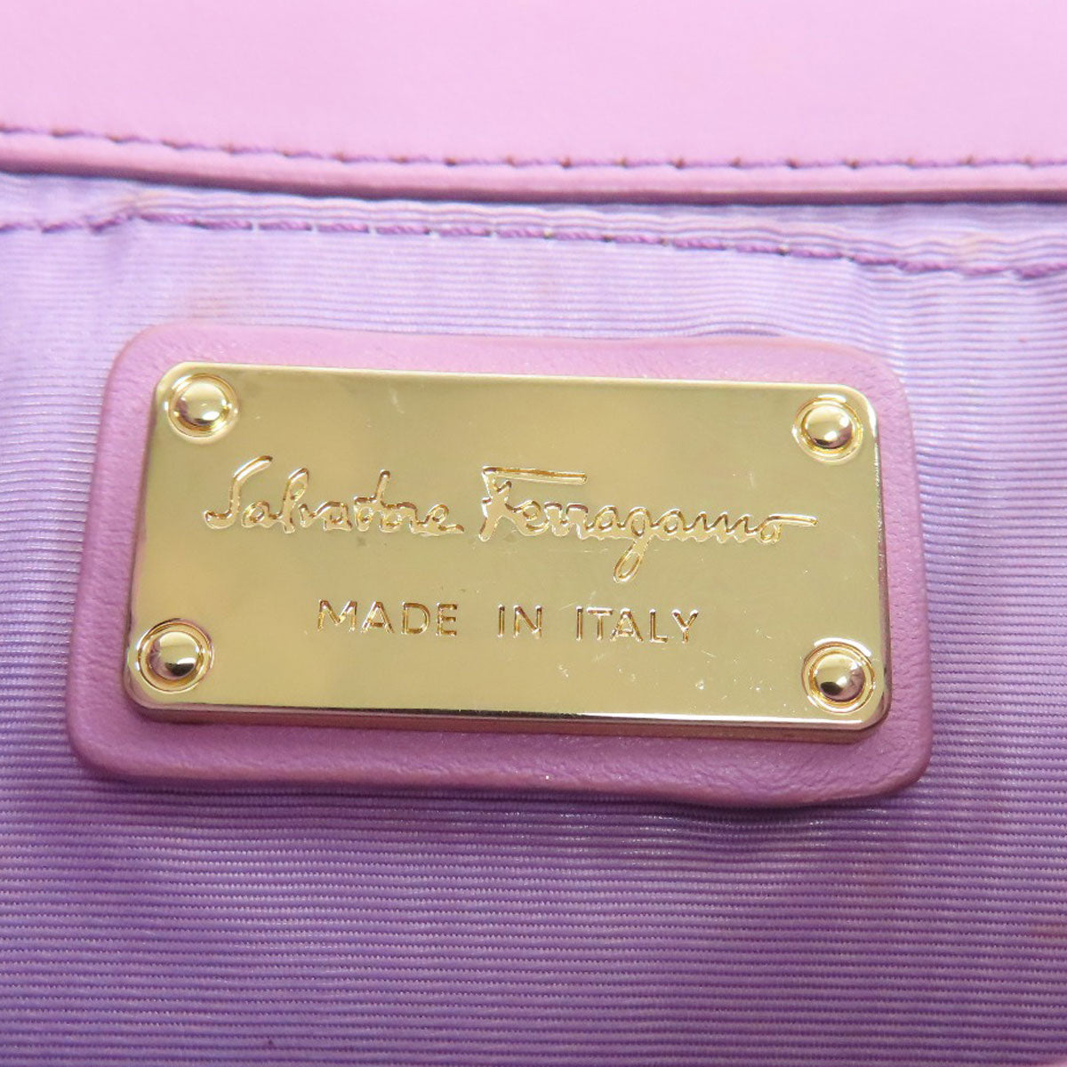 Salvatore Ferragamo サルヴァトーレフェラガモ ヴァラリボン ショルダーバッグ レザー レディース 中古