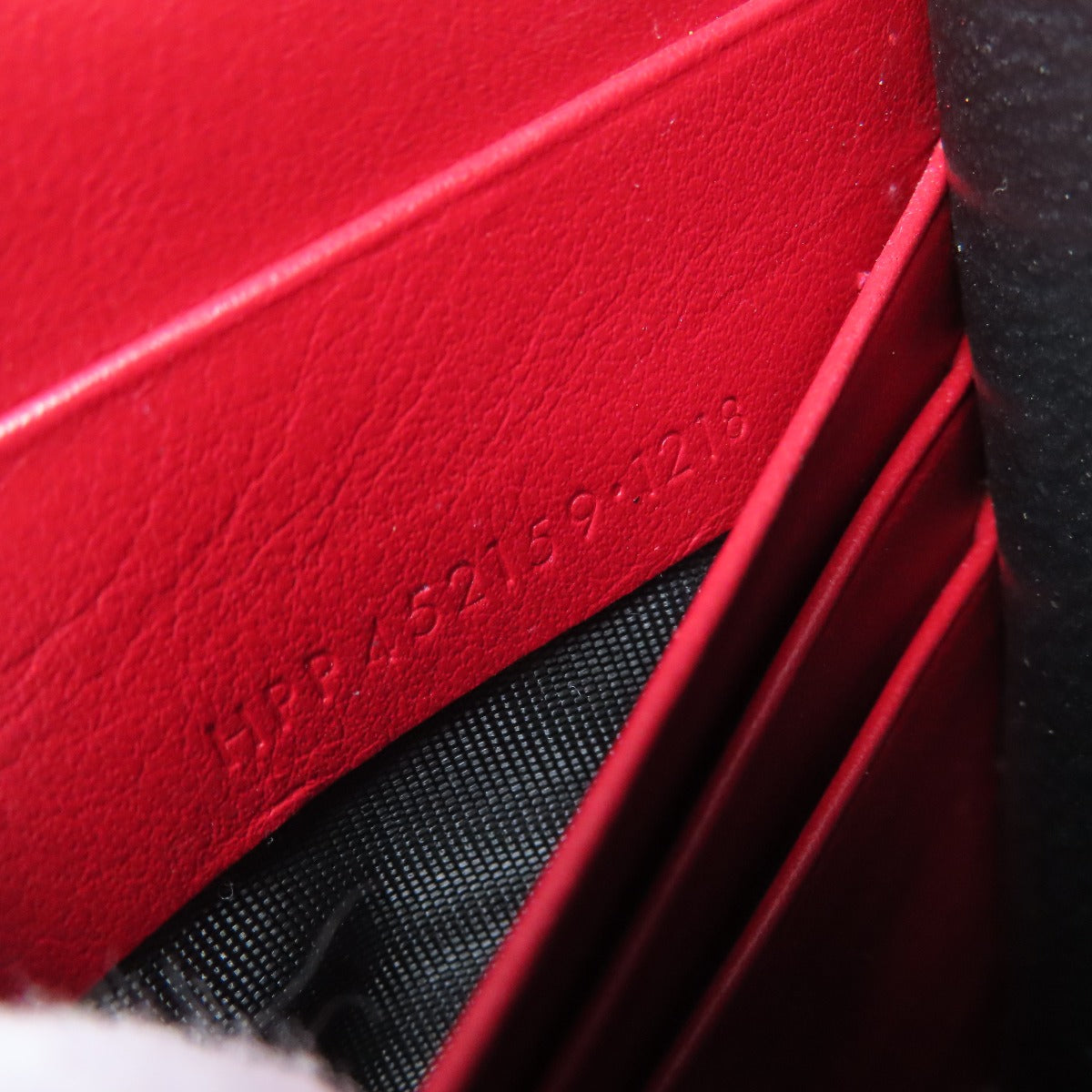 YVES SAINT LAURENT イヴ・サンローラン チェーンウォレット 型押し 長財布（小銭入れあり） レザー レディース 中古