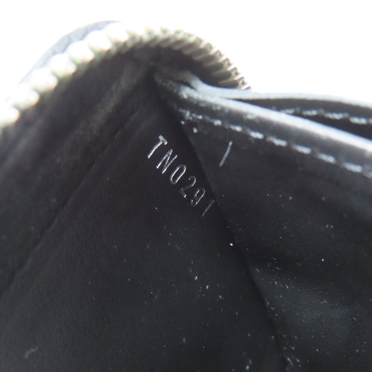 LOUIS VUITTON ルイヴィトン M61867 ジッピー・ウォレット 長財布（小銭入れあり） マヒナレザー レディース 中古