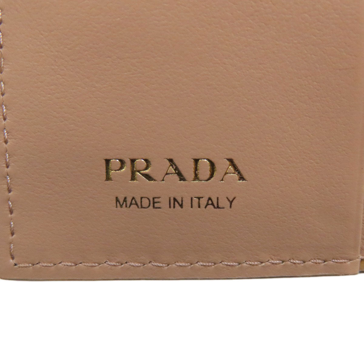 PRADA プラダ ロゴ 二つ折り財布（小銭入れあり） レザー レディース 中古
