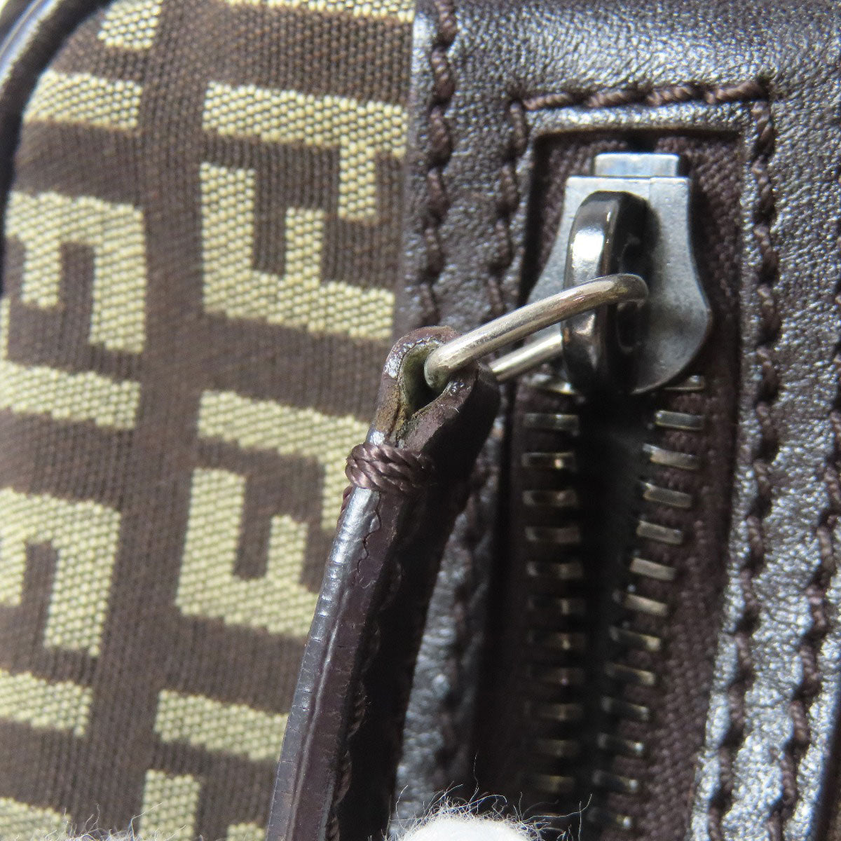 FENDI フェンディ ズッカ柄 ショルダーバッグ キャンバス レディース 中古