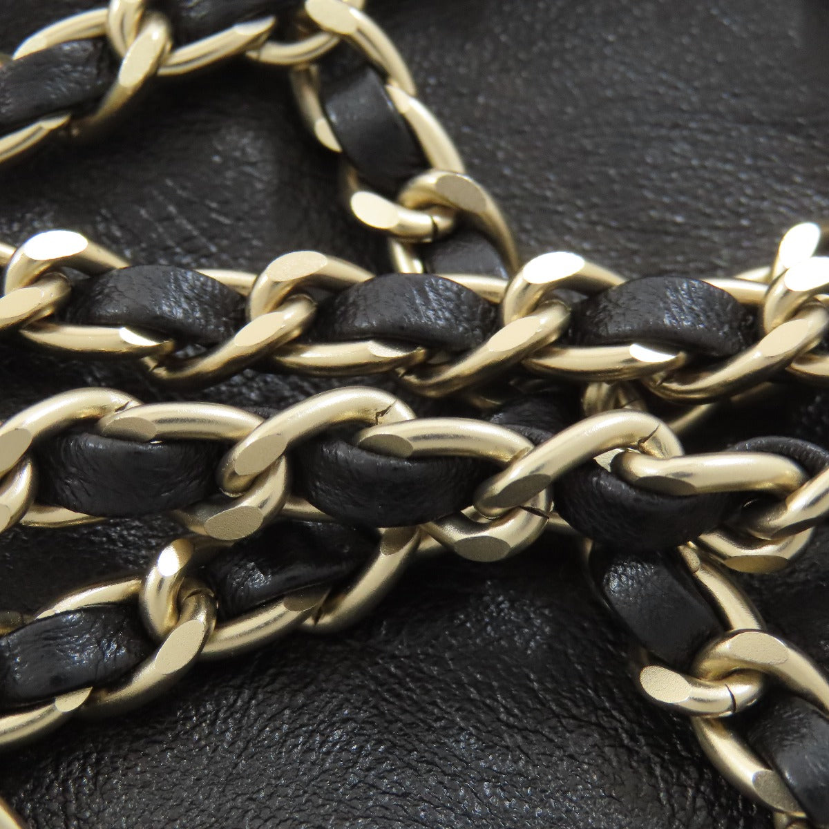 CHANEL シャネル チェーンショルダーポーチ ゴールド金具 アクセサリーポーチ ラムスキン レディース 中古