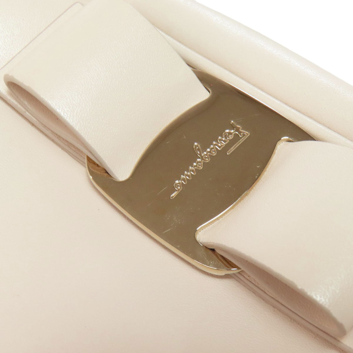 Salvatore Ferragamo サルヴァトーレフェラガモ ヴァラリボン ショルダーバッグ レザー レディース 中古