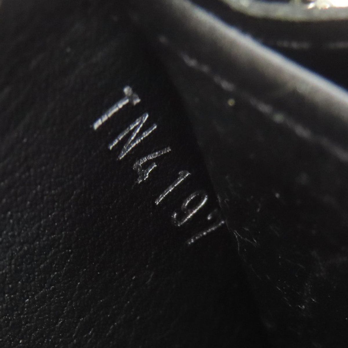 LOUIS VUITTON ルイヴィトン M61867 ジッピー・ウォレット 長財布（小銭入れあり） マヒナレザー レディース 中古