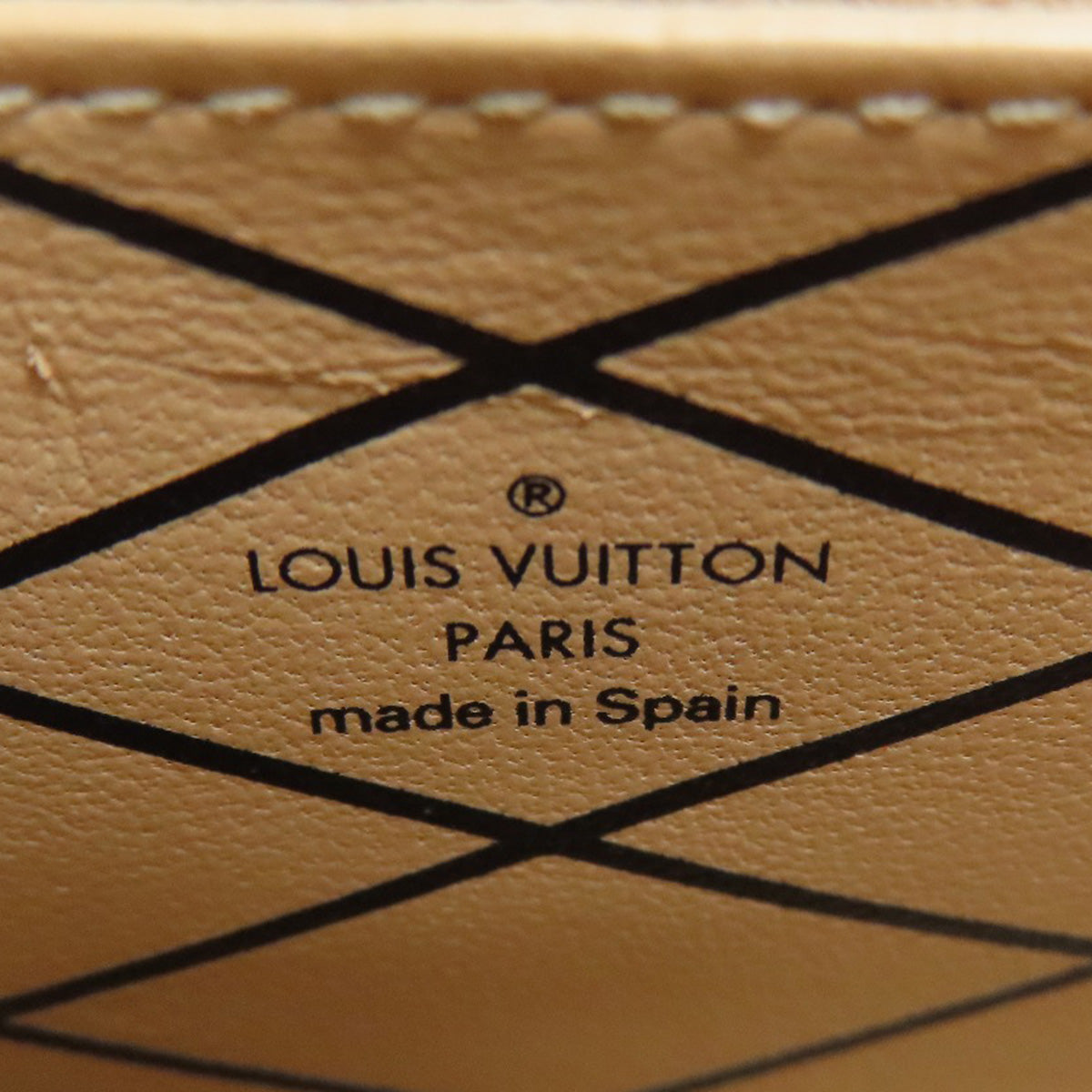 LOUIS VUITTON ルイヴィトン M63892 エッセンシャル トランク キャットグラム アクセサリーポーチ モノグラムキャンバス レディース 中古