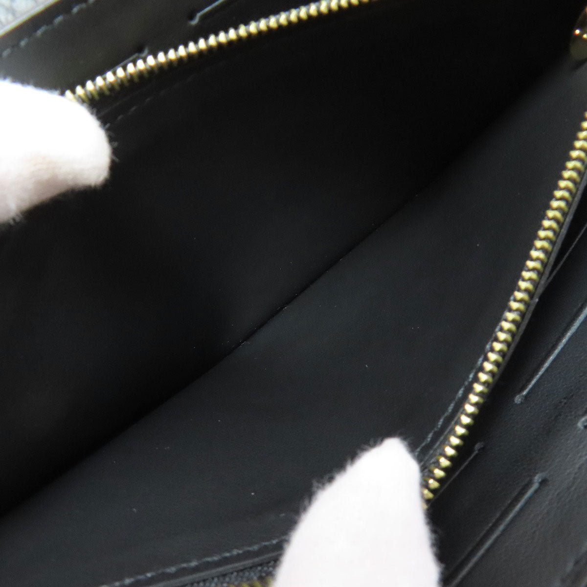 LOUIS VUITTON ルイヴィトン M64551 ポルトフォイユ・カプシーヌ 長財布（小銭入れあり） トリヨン レディース 中古