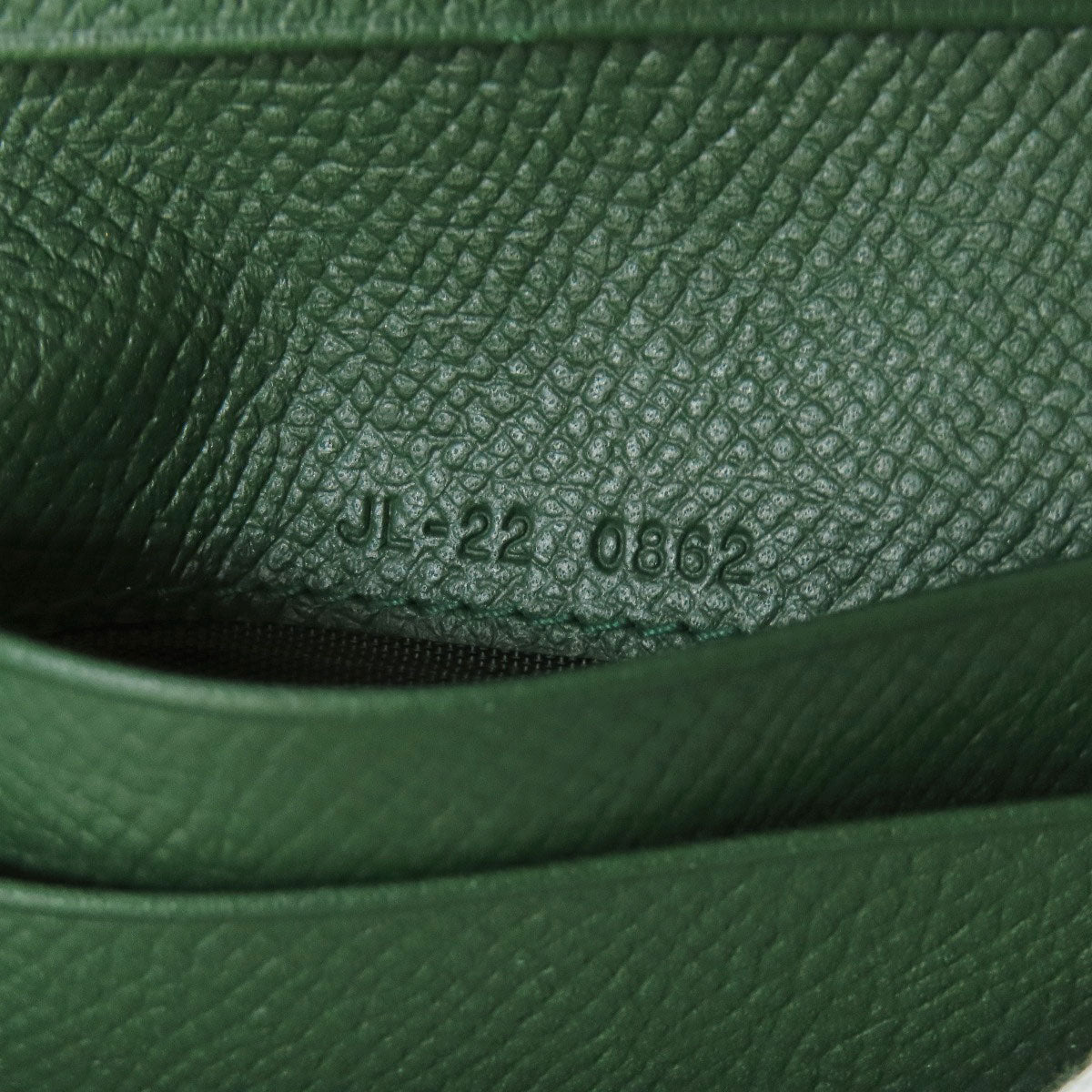 Salvatore Ferragamo サルヴァトーレフェラガモ ガンチーニ金具 二つ折り財布（小銭入れあり） レザー レディース 中古