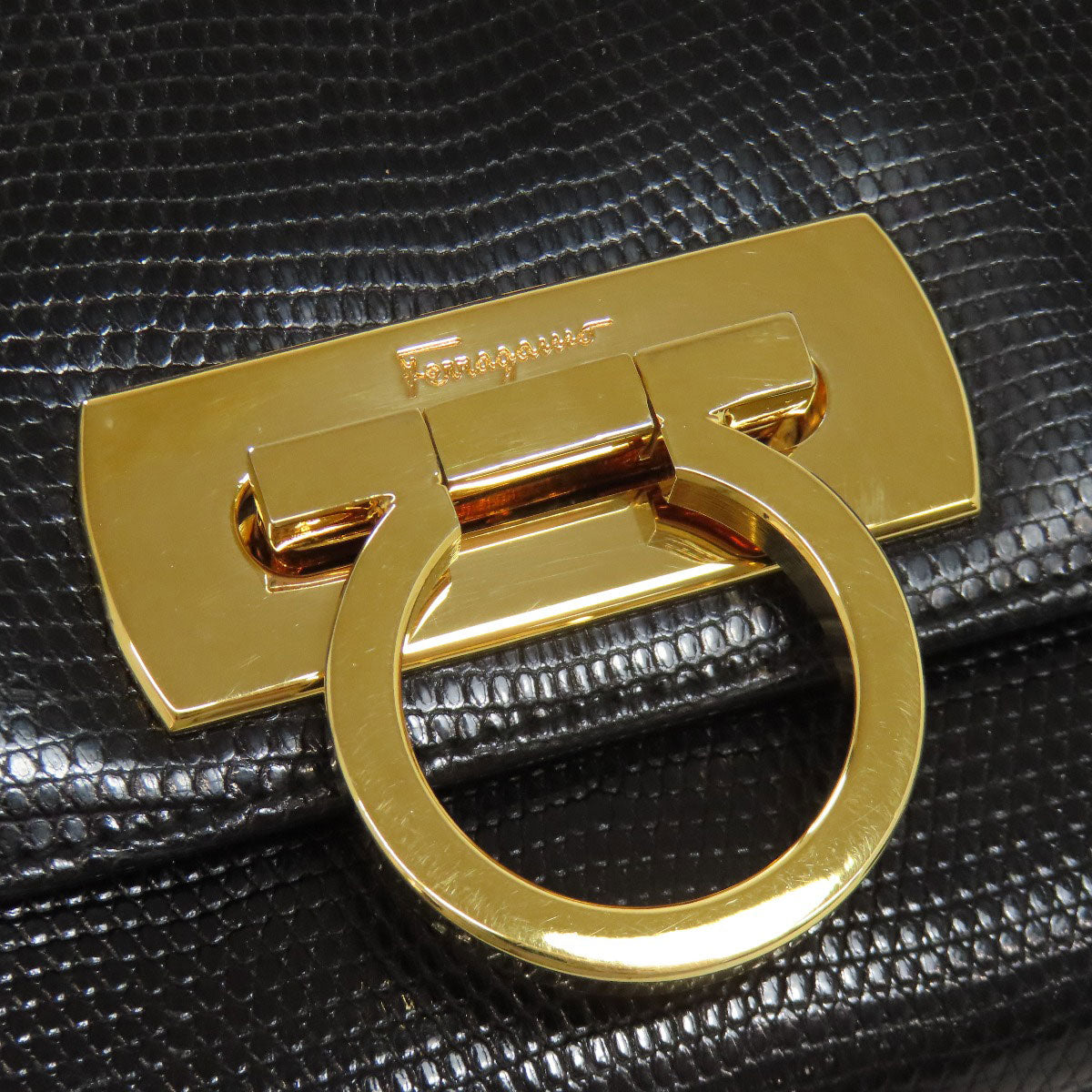 Salvatore Ferragamo サルヴァトーレフェラガモ ガンチーニ金具 ショルダーバッグ レザー レディース 中古