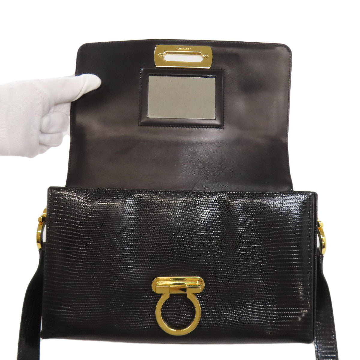 Salvatore Ferragamo サルヴァトーレフェラガモ ガンチーニ金具 ショルダーバッグ レザー レディース 中古