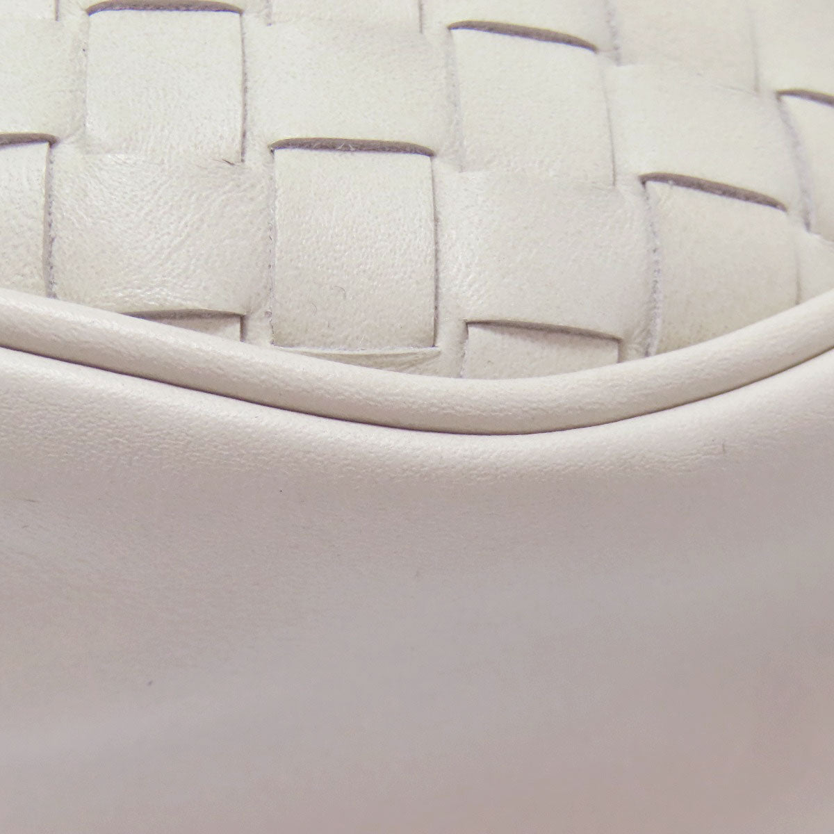BOTTEGA VENETA ボッテガヴェネタ イントレチャート ボディバッグ カーフ レディース 中古