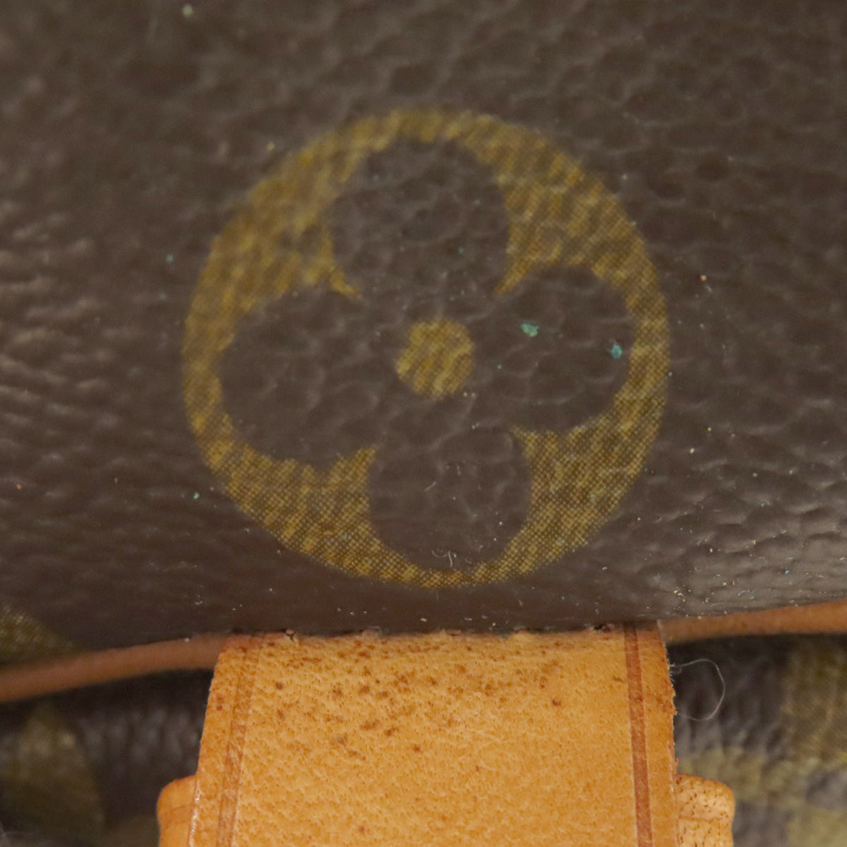 LOUIS VUITTON ルイヴィトン M42254 ソーミュールM ショルダーバッグ モノグラムキャンバス レディース 中古
