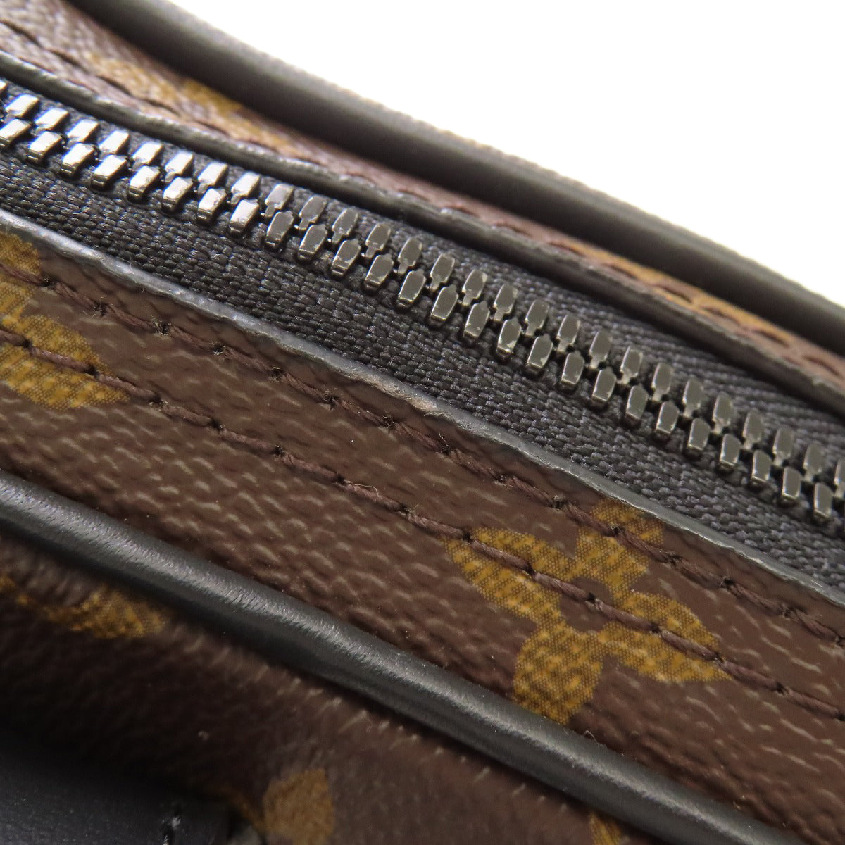 LOUIS VUITTON ルイヴィトン M44428 ユーティリティサイドバッグ ヒップバッグ・ウエストバッグ モノグラムキャンバス レディース 中古